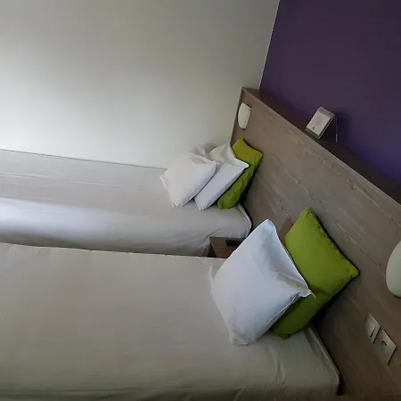 Kyriad Chantilly Sud - Luzarches Hotel