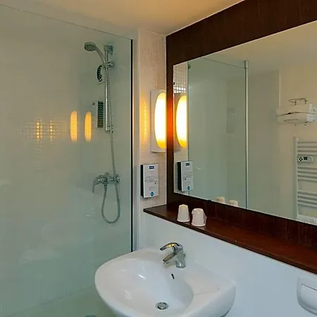 Kyriad Chantilly Sud - Luzarches 3* Chaumontel