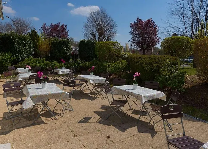 Kyriad Chantilly Sud - Luzarches فندق Chaumontel